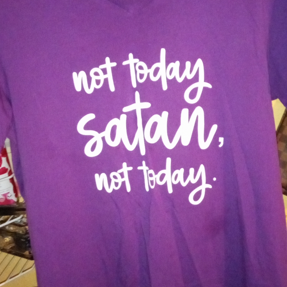 🚭🚫T SHIRT SIZE LARGE...